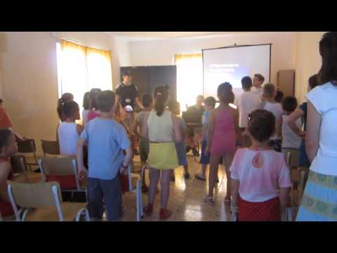 Ai Që Shpëton - Mighty to Save