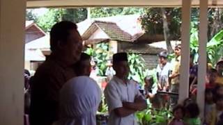 preview picture of video 'Bazar Murah Yayasan Barzakh 2005'