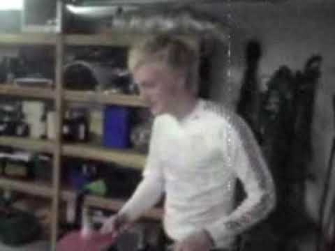 Hit the fiskenet with bordtennisball!