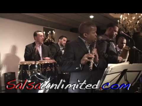 Mauricio Smith Jr. y La Tipica Novel "no me reganas"