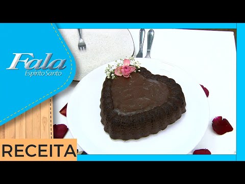 Rosamaria prepara bolo de chocolate com raspas de laranja