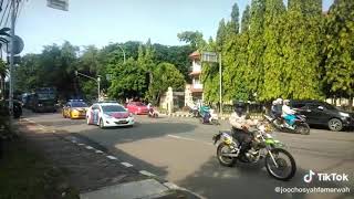 Download lagu Tik Tok viral. polisi beraksi walau panas terik matahari mp3 Download lagu Tik Tok viral. polisi beraksi walau panas terik matahari mp3