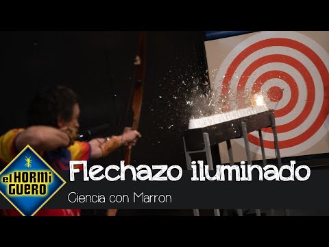 ¡Flechazo iluminado!: Marron impresiona rompiendo todas las bombillas - El Hormiguero