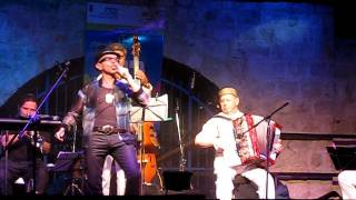 Yigal Altschuler-Zingt oyf yidish.AVI