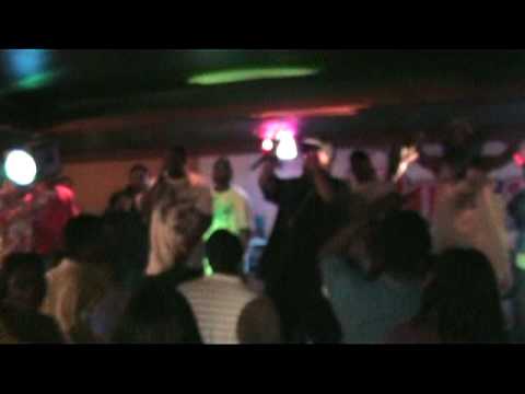 6 tre Gangsta featuring Cotton Rowe TrapMoney - "Live"