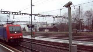 preview picture of video 'SBB Eurocity Zürich HB - Milano Centrale à Arth-Goldau - Re 484 001'