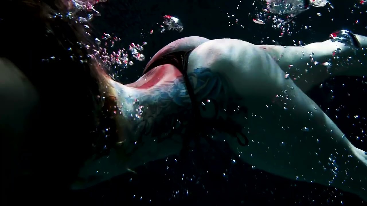 Model Underwater Promo