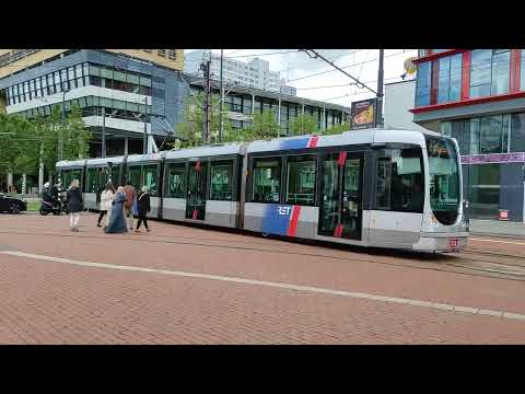 Rotterdam (NL): RET tramway arriving at Kruisplein