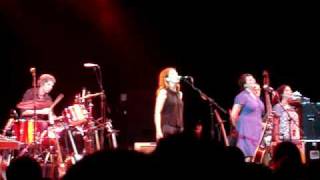 Bonnaroo 09 Neko Case - Never Turn Your Back on Mother Earth