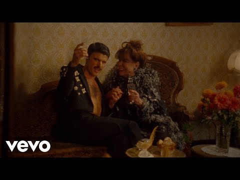 Rodrigo Cuevas, Massiel - Un Mundo Feliz (Video Oficial)