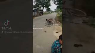 Download lagu jatuh dari sepeda.si kakek mp3