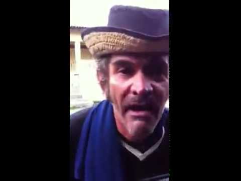 Contadino ubriaco canta Lady Gaga