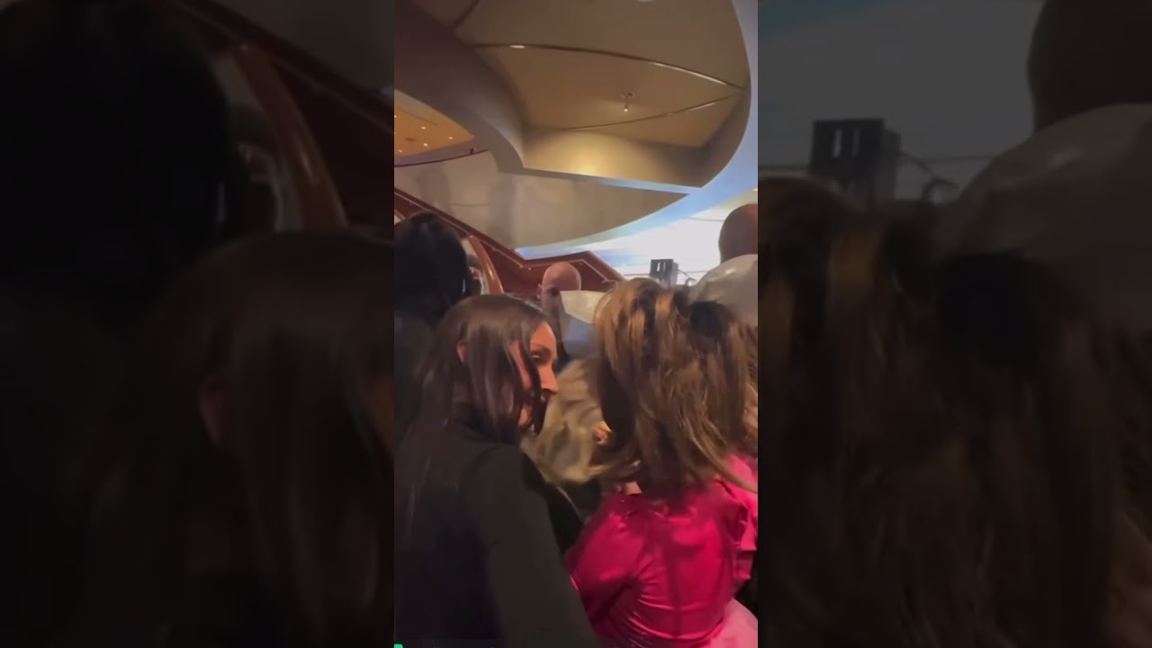 Beyoncé stops for toddler fan leaving iheartradio awards #shorts #music #hollywood #tiktok