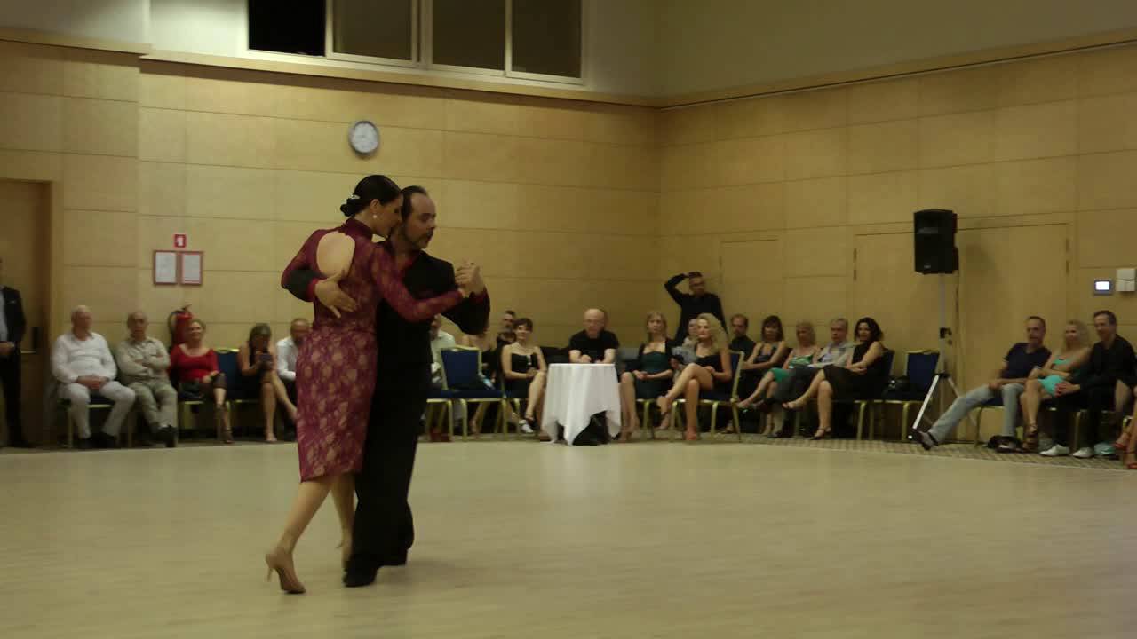 C 01 Emiliano Pilloni y Pamela Marmol1