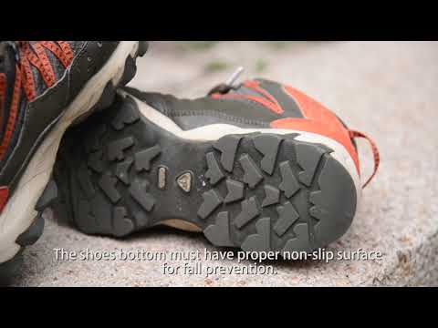 影片：Assist the elderly to walk with a walking frame