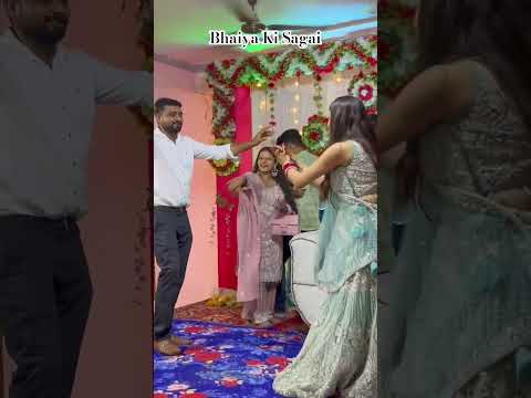 Bhabhi ke bhai ke sath dance💃🏻💃🏻 #trending #dance #youtubeshorts #sagai #ringceremony #viral