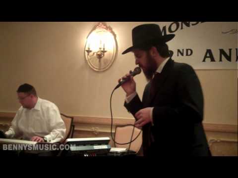 Benny Friedman Singing Kadyasvun at Monsey Dinner