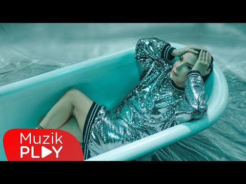 Tuğba Özerk - Hergele (Official Video)