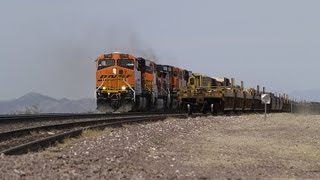 preview picture of video 'BNSF 7749 powering through a sandstorm at Goffs CA 05-June-2007'