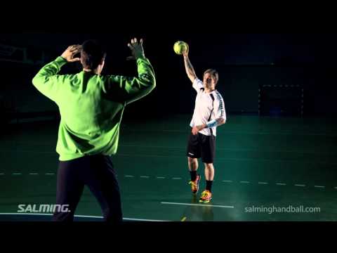 Salming Handball Penalty throw - With raised arm