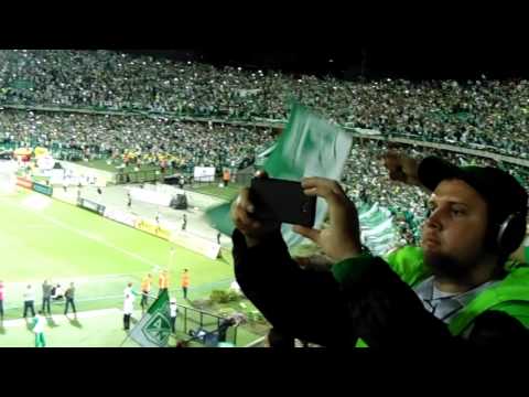 "Salida de la hinchada verdolaga ante Jaguares" Barra: Los del Sur • Club: Atlético Nacional