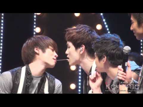 101122 JongKey pocky kiss @ Hello Thailand Fan Party