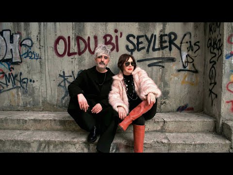 Nazan Öncel and Manuş Baba