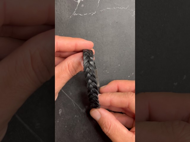 Vídeo relacionado con FMKLDENA Lote de 6 Pulsera mujer, Pulsera Trenzada Colección de Anime, Pulsera de Amistad Ajustable, Pulseras de Cuero Trenzado, Regalo para Fans del Anime, Navidad, Cumpleaños