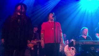 Chloe Dancer / Crown of Thorns performed by Carrie Akre and Shawn Smith at SMASH MLB show