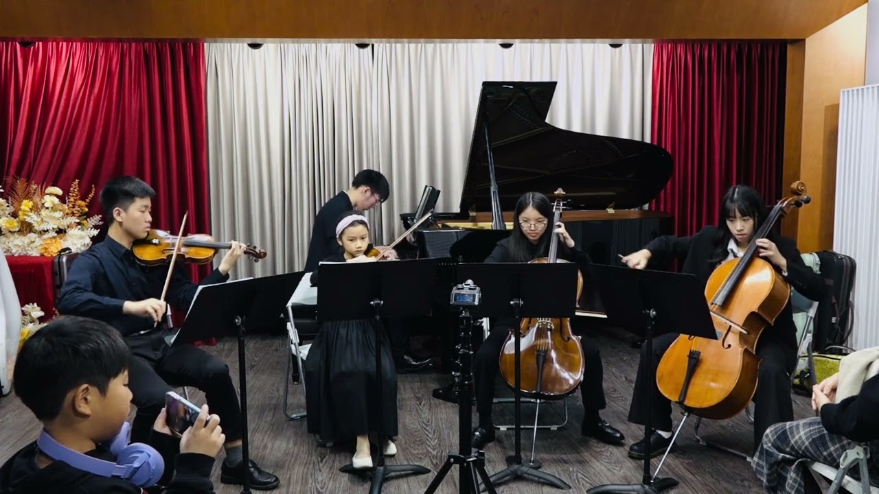 Joe Hisaishi - A Town with an Ocean View from "Kiki's Delivery Service"