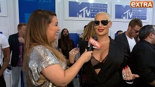 MTV VMAs: Amber Rose Jokes About Beyoncé Upstaging Her on the Carpet, Dodges Kanye Question