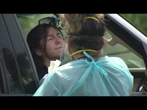 COVID-19在美國的死亡人數激增。 (COVID-19 deaths surge in U.S.)