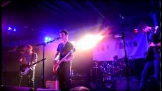 The Chevrons - Two Steps From Paradise (LIVE)