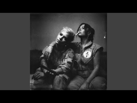 
    Black Blood Bones UK video audio cancion 2020
  