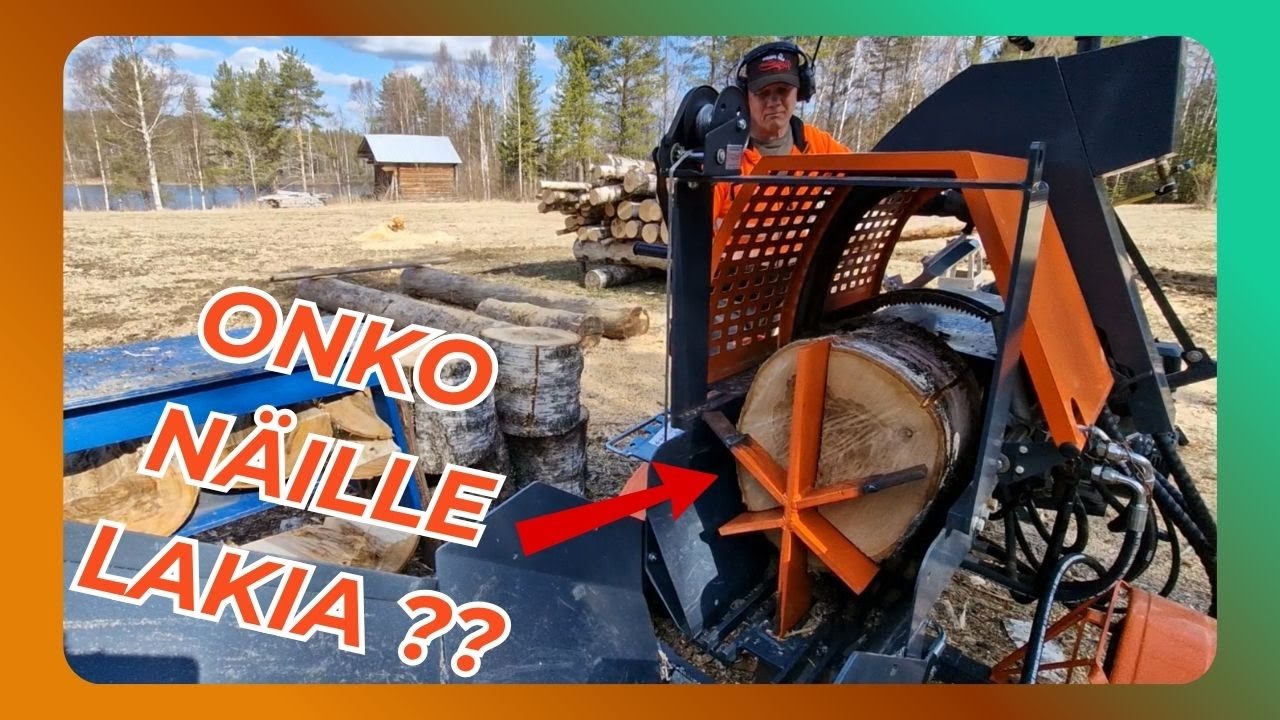 Pilkotaan moottorisahalla katkottuja ylisuuria pölkkyjä pienellä klapikoneella