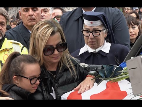 I funerali di Andrea Paci: alla Cittadella del Carnevale musica e lacrime per il dj