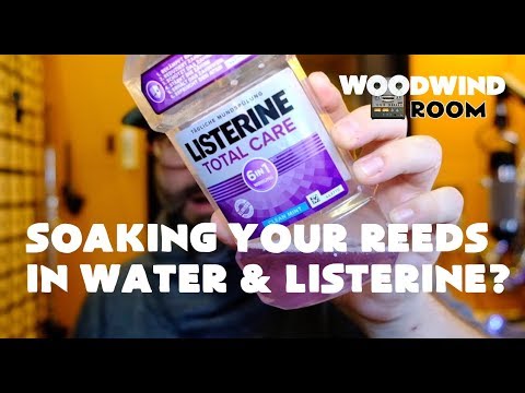 SOAKING REEDS IN WATER & LISTERINE // reed storage by axelmuellermusic.com