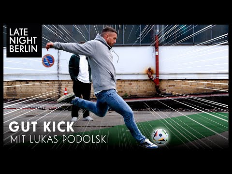 Gut kick! Lukas Podolski schießt nervige Dinge kaputt | Late Night Berlin