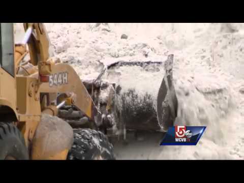 Boston rushes to remove snow ahead of long-duration storm