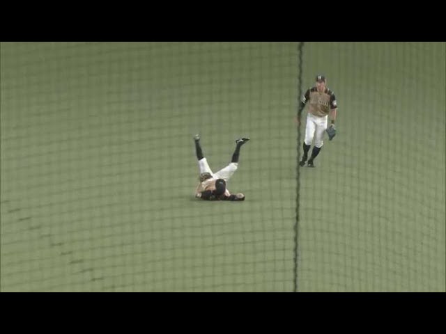 【4回裏】ファイターズ・淺間 スライディングキャッチでヒットを阻止!! 2021/4/13 L-F