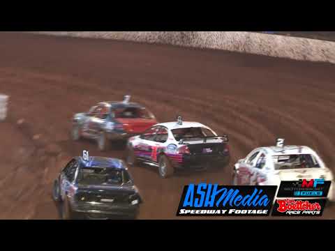 Modified Sedans: Noakes and Nicastri Into It - Kingaroy Speedway