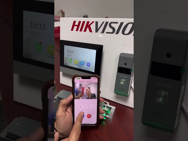 Vídeo relacionado con Sistema de intercomunicación de vídeo por cable Tuya WiFi 7 pulgadas de pantalla táctil 1080P timbre de la puerta inteligente Tuya APP Intercom Kit 2 desbloqueo de la puerta (1 Timbre+3 Monitor)