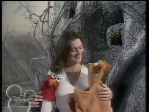 Judy Collins singing the Bird Song - The Muppet Show
