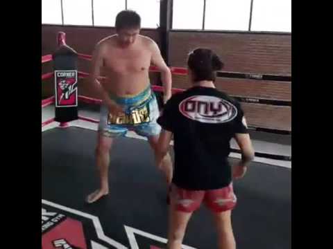 Dieselnoi Private Session - Muay Thai Knees, Strategy and Turns