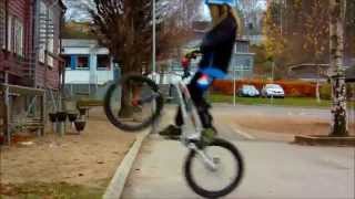 preview picture of video 'Bike trial Rasmus Lindén Ugglumsskolan'
