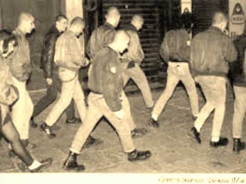 K.A.V. Oi - Kaos, Guerra nas Ruas.