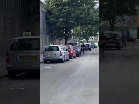 Gurbetçi türk yurt dışında polisi peşinde koşturuyor resmen dalga geçiyor