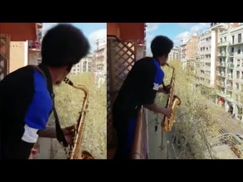 Sax Player Serenades Quarantined Neighbors From His Balcony