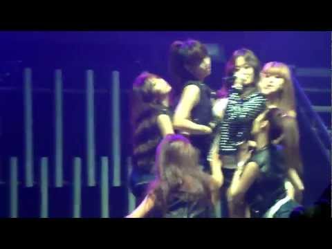 United Cube Concert 2011 London - 4Minute Jiyoon & Gayoon (Blow) [FANCAM]