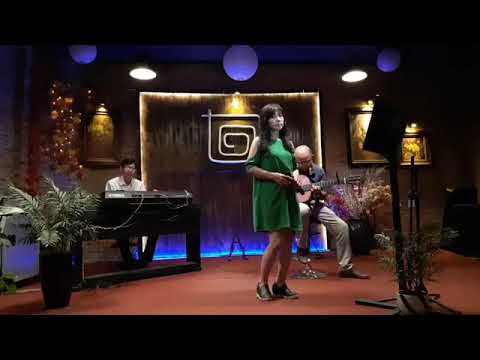 Thể hiện bởi Hoài Mỹ